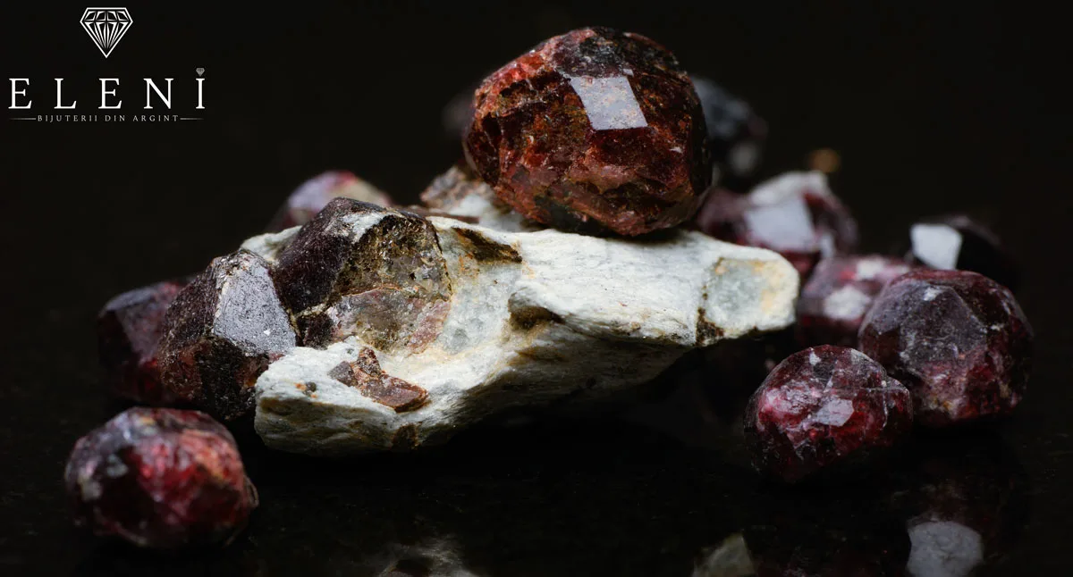 Garnet-bijuterii-piatra-pretioasa