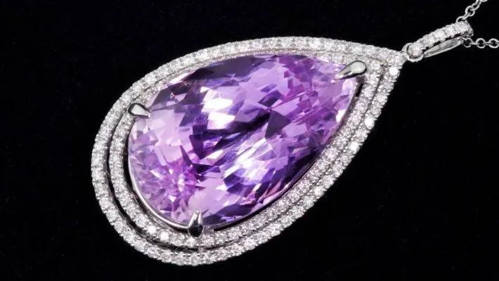 kunzit pietre pretioase violet