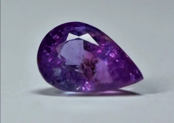 turmalina pietre pretioase violet