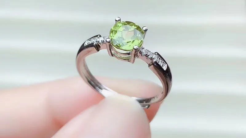 Inel peridot piatra