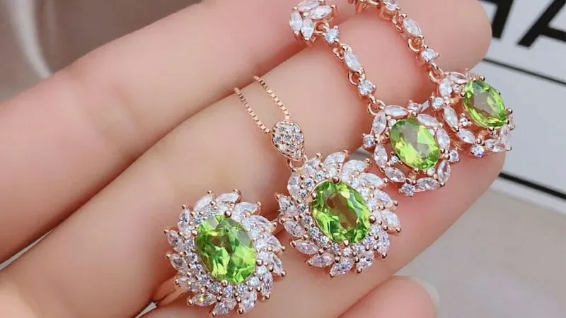 Set cercei cu peridot